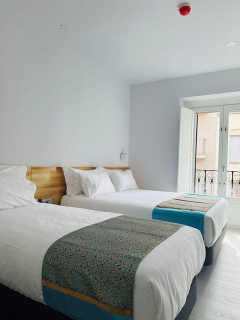 Deluxe Triple Room | Laptop workspace, free WiFi