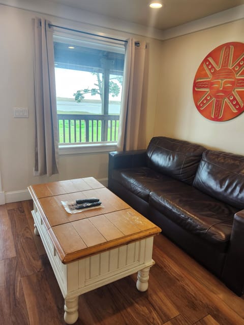 Standard Single Room, Bay View | Living area