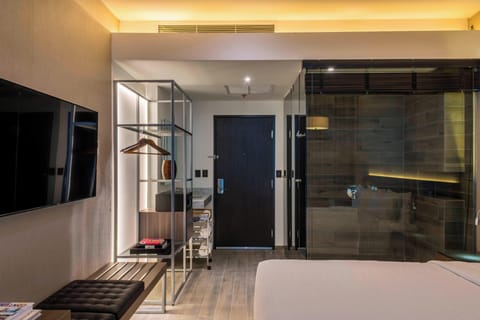 Room, 1 King Bed | In-room safe, desk, blackout drapes, soundproofing