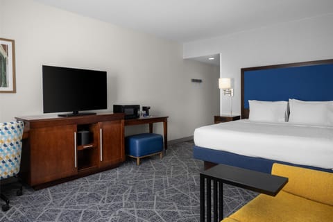 Room, 1 King Bed with Sofa bed, Non Smoking, Refrigerator | Egyptian cotton sheets, premium bedding, pillowtop beds, in-room safe