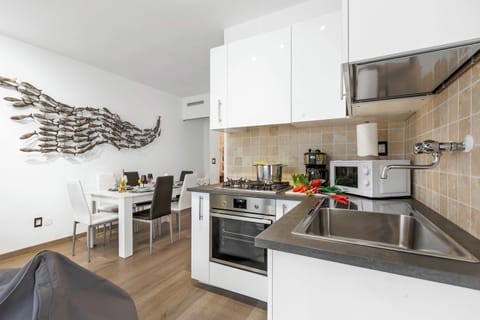 Family Apartment, 2 Bedrooms, Microwave (Margherita Apartment - Lake and) | Private kitchen