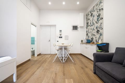 Apartment (1 Bedroom) | Living area | TV