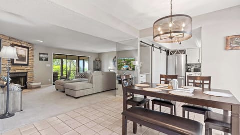 Condo, Multiple Beds, Balcony, Garden View (Lake Ozark Oasis) | Living area