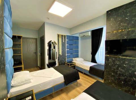 Triple Room | Minibar, in-room safe, laptop workspace, soundproofing