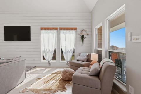 House, 3 Bedrooms | Living area | Smart TV, streaming services