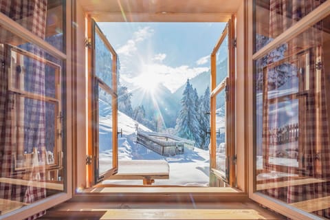 Chalet, 3 Bedrooms, Mountain View | Interior