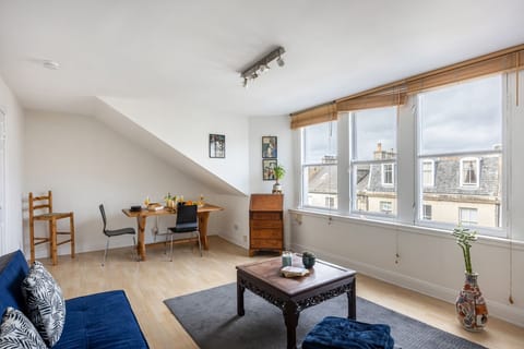 City Apartment, 1 Double Bed with Sofa bed, Non Smoking, City View | Living area | 40-inch Smart TV with satellite channels