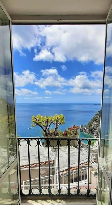 Traditional Apartment, Balcony, Sea View | Interior