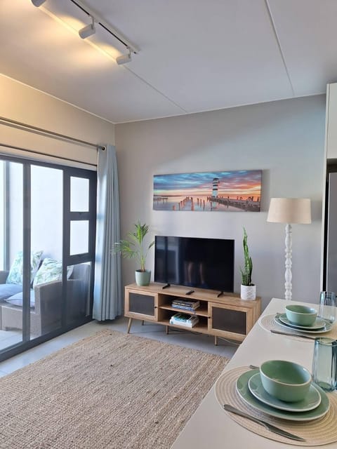 Apartment, 1 Bedroom, Patio | Living room