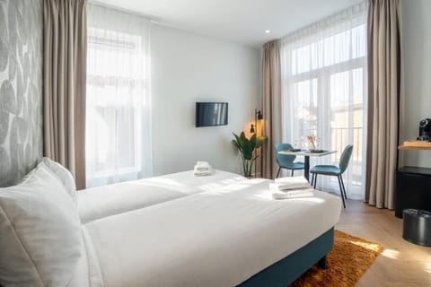 In-room safe, desk, soundproofing, iron/ironing board
