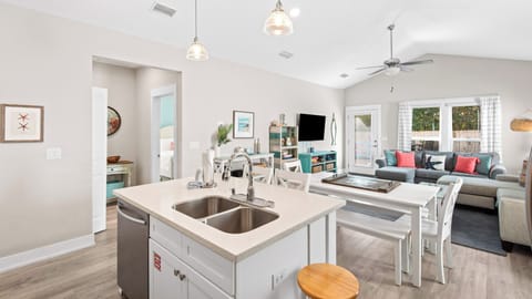 House, Multiple Beds, Patio, Garden View (Beach Life) | Interior