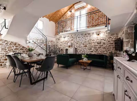 House (Two Bedroom Holiday Home) | Living room | 32-inch flat-screen TV with cable channels