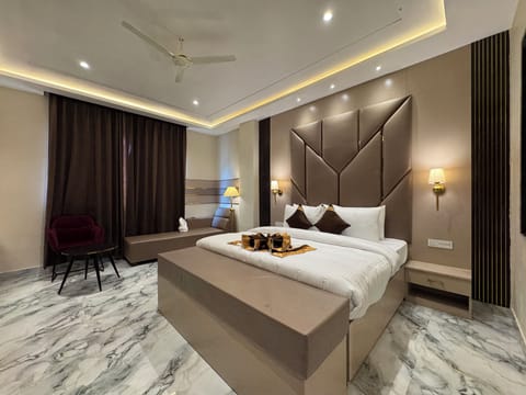 Royal Double or Twin Room | In-room safe, desk, laptop workspace, free WiFi
