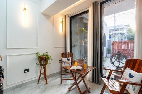 Deluxe Villa, Balcony, City View | Interior
