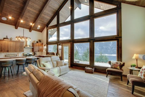 House (5 Bedrooms) | Interior