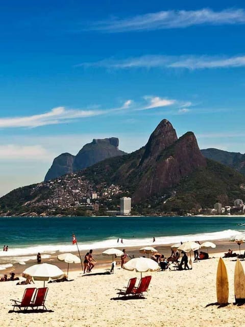 Beach nearby, white sand, 8 beach bars