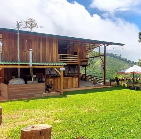 House, 3 Bedrooms, Smoking, Balcony | Property grounds