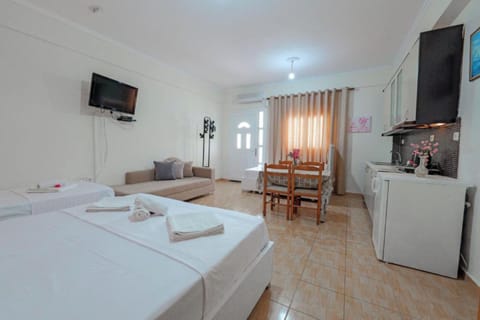 Family Room | Free WiFi, bed sheets