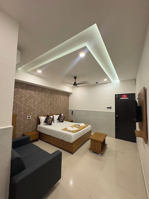Deluxe Double Room, City View | In-room safe, desk, laptop workspace, free WiFi