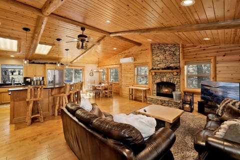 Cabin, Multiple Beds, Mountain View (2588) | Living area