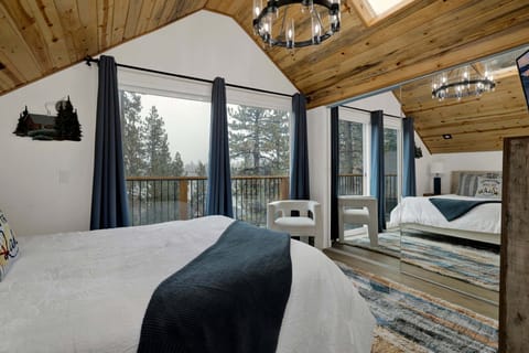 Cabin, Multiple Beds, Mountain View (2593) | 3 bedrooms, individually decorated, individually furnished, bed sheets