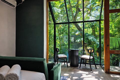 Standard Villa | Iron/ironing board (on request), bed sheets