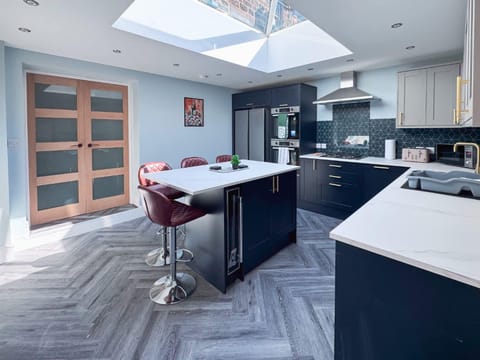 Apartment | 5 bedrooms, Internet