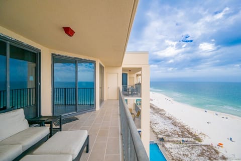 Condo, 3 Bedrooms | Property grounds