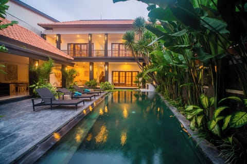 Outdoor pool, pool umbrellas, sun loungers