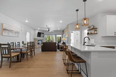 Condo (2 Bedrooms) | Front of property