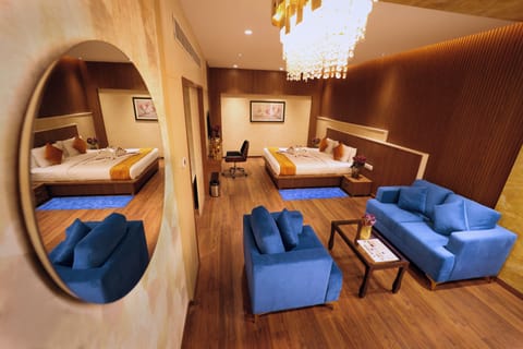 Luxury Room | Hypo-allergenic bedding, desk, free WiFi, bed sheets