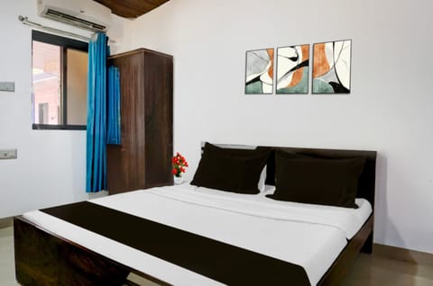 Deluxe Double Room | Desk, laptop workspace, iron/ironing board, WiFi (free)