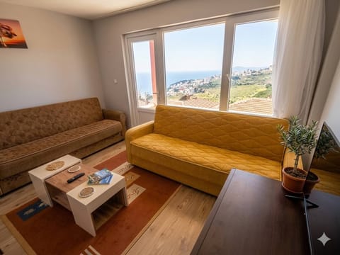 House, 2 Bedrooms, Balcony | Living room
