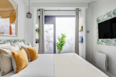 House | 1 bedroom, laptop workspace, iron/ironing board, bed sheets