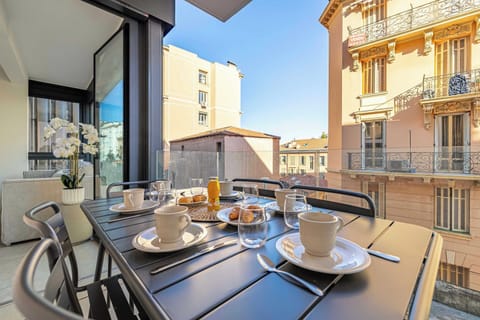 Apartment | Dining