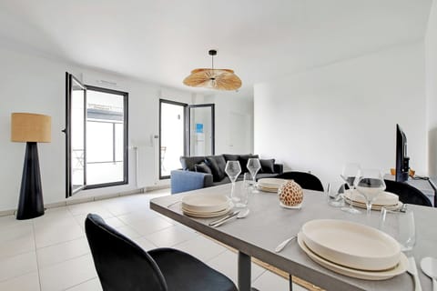 Apartment | Dining