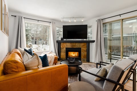 Condo, Multiple Beds, Hot Tub, Mountain View (The Altitude at Valhalla) | Living area