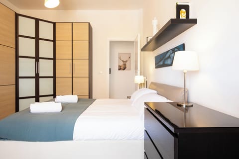 Apartment (1 Bedroom) | 1 bedroom, iron/ironing board, bed sheets