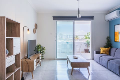 Apartment, 2 Bedrooms, Kitchen, City View | Living area | Smart TV, Netflix, streaming services