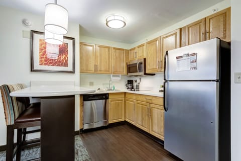 Suite, 1 Bedroom, Kitchen (1 King, Living, Dining) | Private kitchen | Fridge, microwave, stovetop, coffee/tea maker
