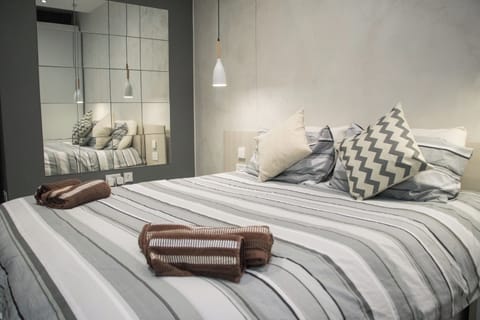Double Room, 1 King Bed, Private Bathroom | Blackout drapes, iron/ironing board, free WiFi