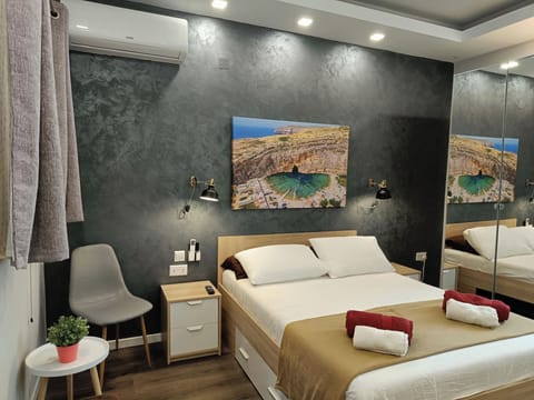 Double Room, 1 Double Bed, Non Smoking, Air conditioning | Blackout drapes, soundproofing, iron/ironing board, free WiFi