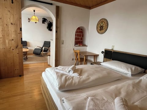 Comfort Apartment, 3 Bedrooms, Patio, Mountain View | Free WiFi, bed sheets