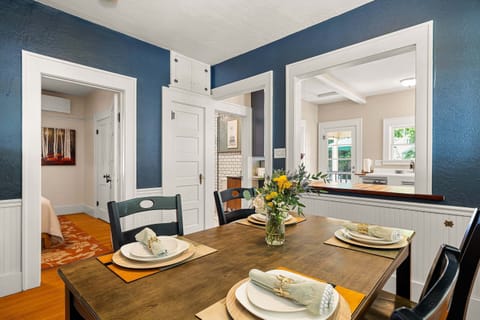 House, 3 Bedrooms | Dining
