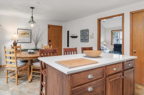 House, 4 Bedrooms | Dining