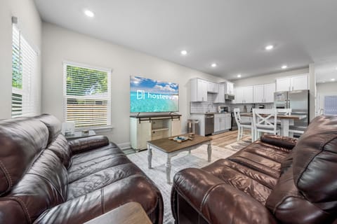 Executive House, 4 Bedrooms, Patio | Living room | 55-inch Smart TV with digital channels
