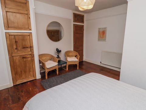 6 bedrooms, WiFi (free), individually decorated, individually furnished