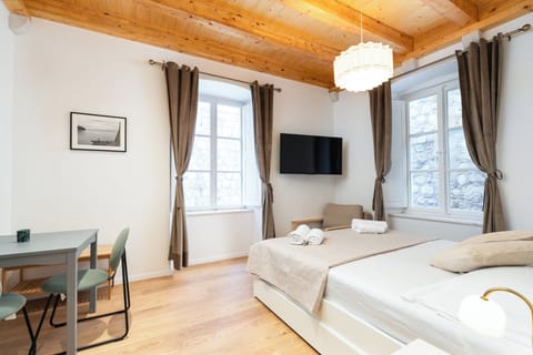 Comfort Studio, City View | Blackout drapes, iron/ironing board, free WiFi