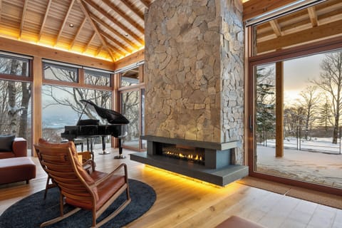Luxury Chalet, Balcony, Lake View | Living area