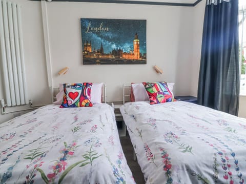 4 bedrooms, WiFi (free), individually decorated, individually furnished